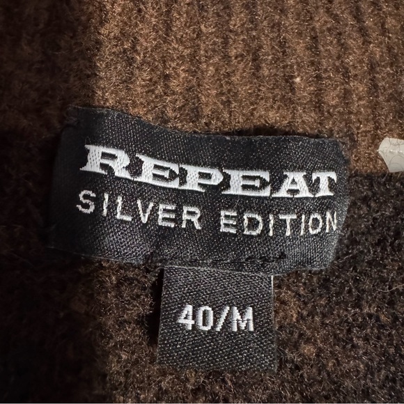 REPEAT Cashmere Oversized Intarsia Knitted V-Neck Sweater- M - Picture 3 of 8